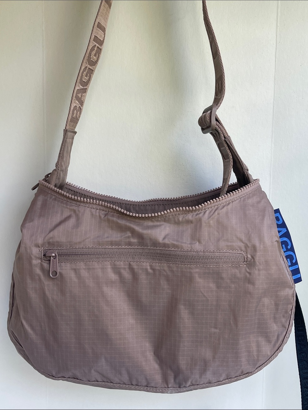 BAGGU Medium Nylon Crescent Bag - Picture 11 of 16